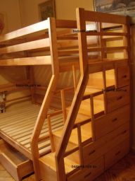 двухъярусная кровать из дерева Вулаком