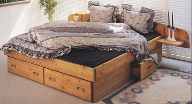 кровать деревянная Стругац